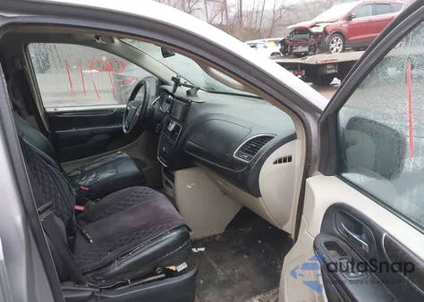 2014 Chrysler Town & Country Touring z USA, uszkodzony, nr VIN 2C4RC1BG9ER437930